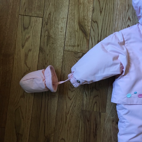 Baby girls one piece snowsuit and accessories - Picture 6 of 7